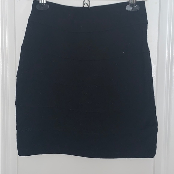 Black Bandage Layered Pencil Skirt - Picture 2 of 3